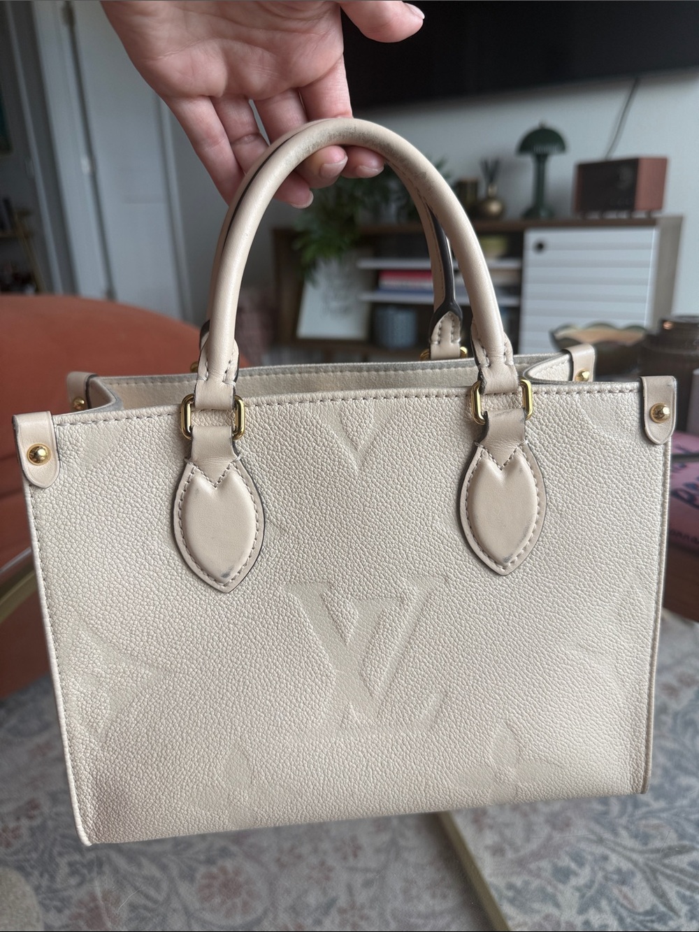 Louis Vuitton OnTheGo PM Cream with Gold Hardware - Picture 2 of 11